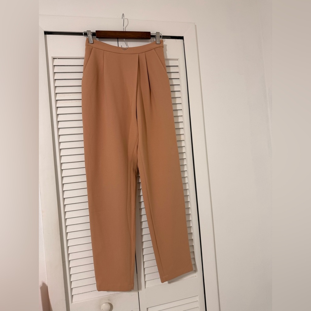 High-Waist Pleated Trousers in Camel